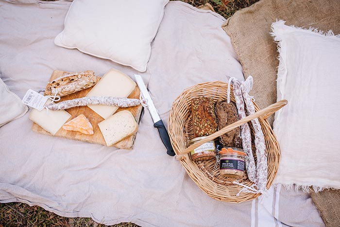 Plateau de fromages et saucissons