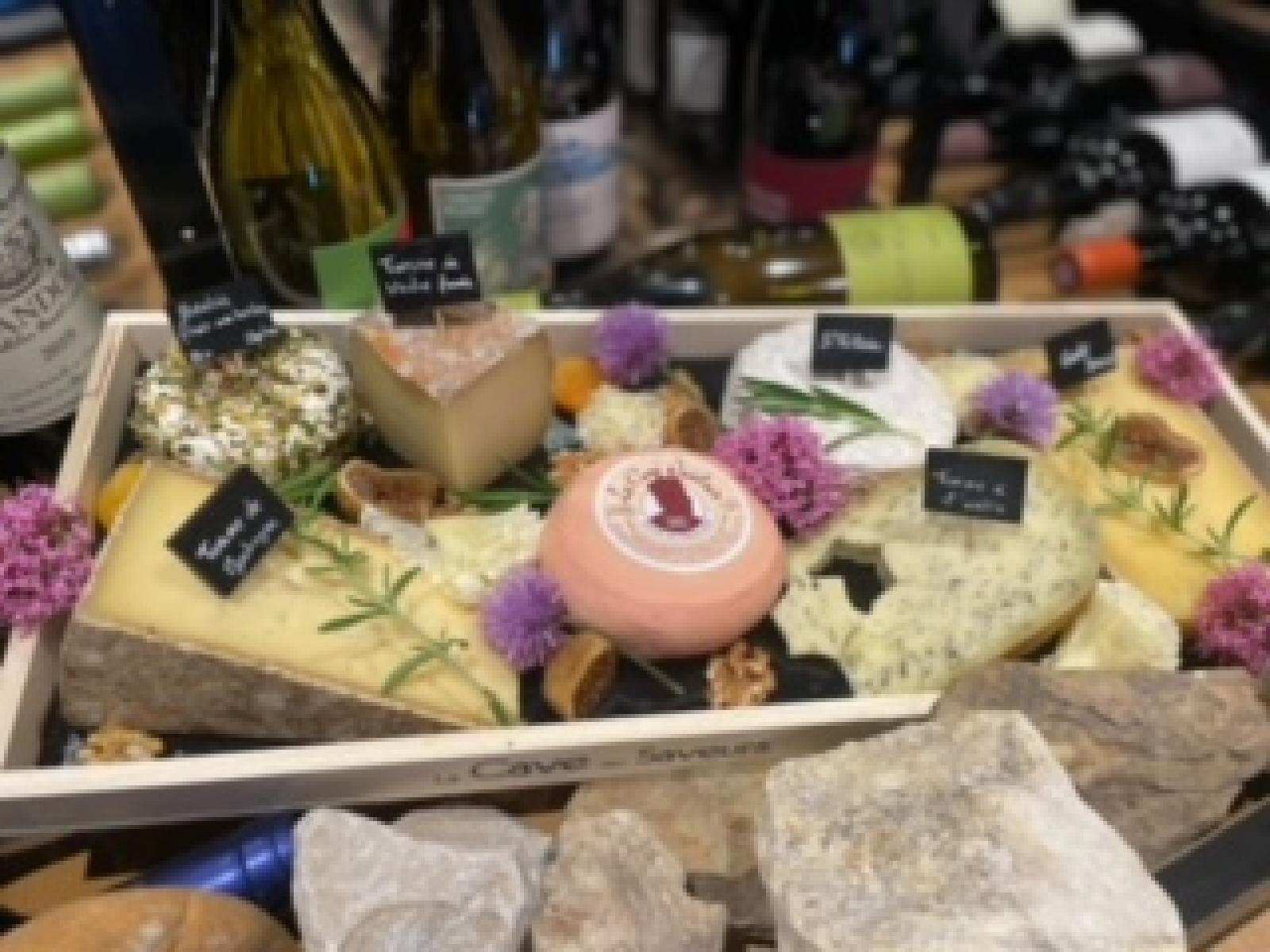 Cave à fromage avec plateau